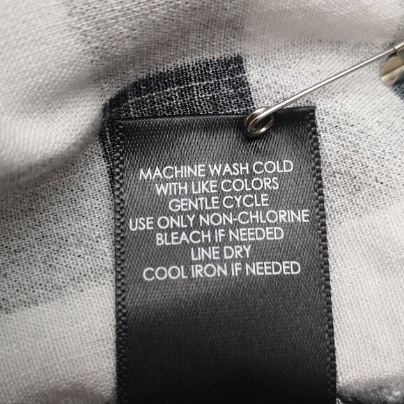 Torrid Ladies Size 00 (Approx. size 10 US) Black & White Checkered Blouse - Picture 6 of 10